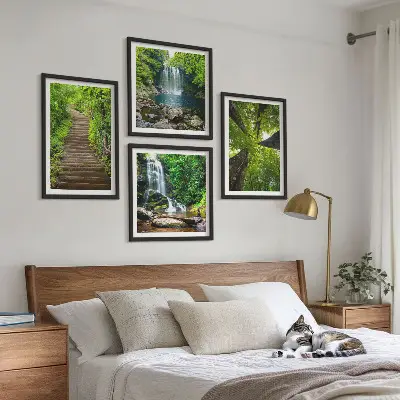 Set de cuadros modernos para salón con diseño de sendero en bosque con cascada y vegetación