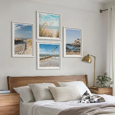 Galería de pared con diseño de acantilados de madera frente a senderos de playa