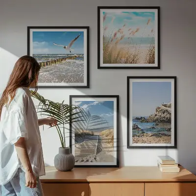 Galería de pared con diseño de acantilados de madera frente a senderos de playa