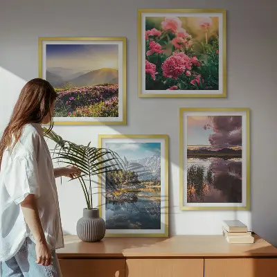 Galería de pared flores en un prado de jardín de montaña con agua