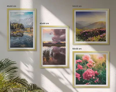 Galería de pared flores en un prado de jardín de montaña con agua