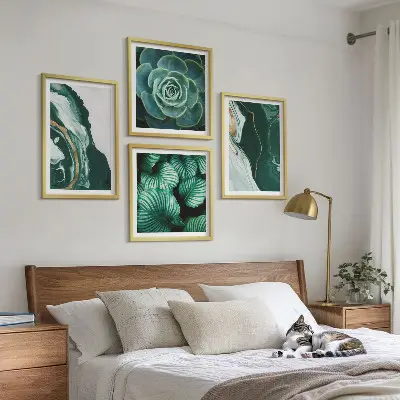 Galería de pared con patrones abstractos de hojas suculentas