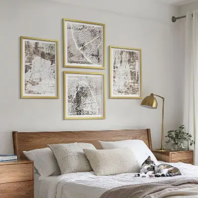 Galería de pared con patrones abstractos en color blanco y marrón