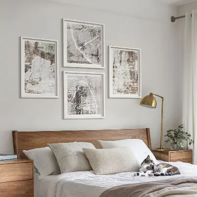 Galería de pared con patrones abstractos en color blanco y marrón