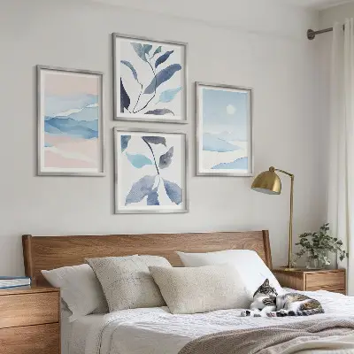 Galería de pared con paisajes de montaña y plantas en acuarela