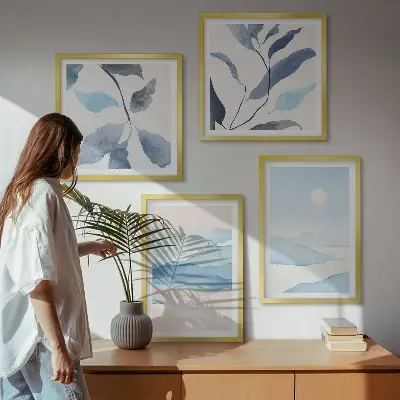 Galería de pared con paisajes de montaña y plantas en acuarela