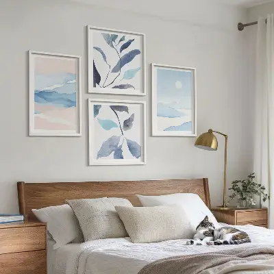 Galería de pared con paisajes de montaña y plantas en acuarela