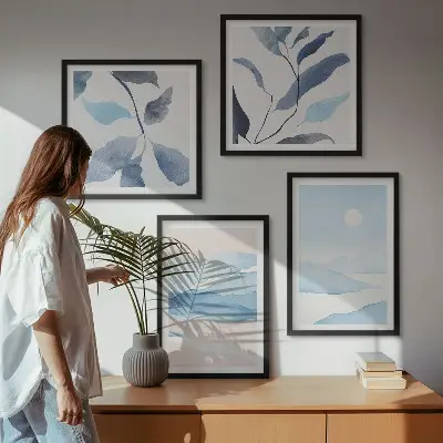 Galería de pared con paisajes de montaña y plantas en acuarela
