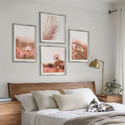 Set de 4 cuadros para salón con diseño de flores silvestres en los prados en verano
