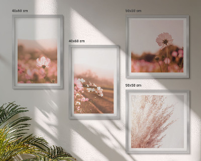 Set de 4 cuadros para salón Flores silvestres en los prados en verano.