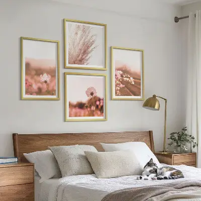 Set de 4 cuadros para salón con diseño de flores silvestres en los prados en verano