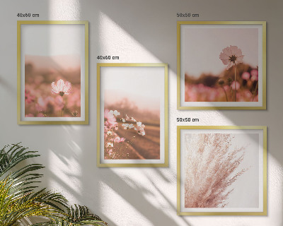Set de 4 cuadros para salón Flores silvestres en los prados en verano.