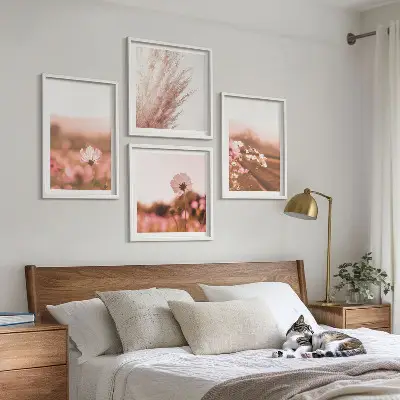 Set de 4 cuadros para salón con diseño de flores silvestres en los prados en verano
