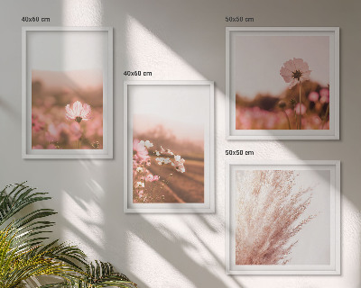 Set de 4 cuadros para salón Flores silvestres en los prados en verano.