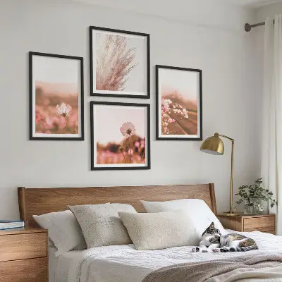 Set de 4 cuadros para salón con diseño de flores silvestres en los prados en verano