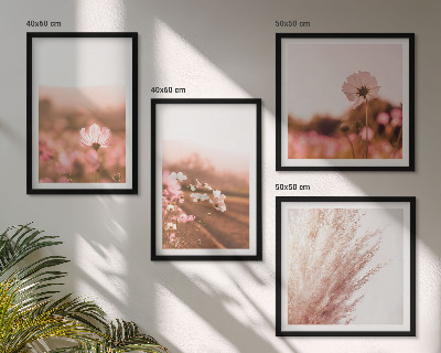 Set de 4 cuadros para salón Flores silvestres en los prados en verano.