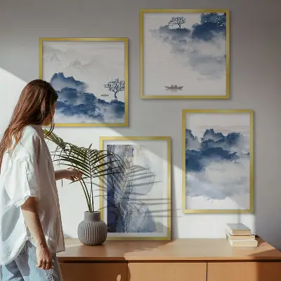 Galería de pared con diseño de montañas, nubes, árboles y pájaros sobre fondo
