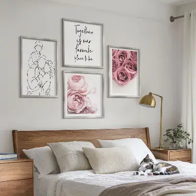 Set de 4 cuadros para salón con diseño de ramos de rosas dibujados a mano