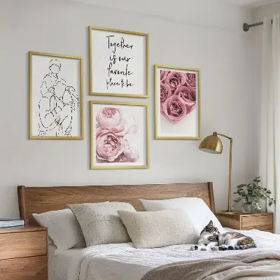 Set de 4 cuadros para salón con diseño de ramos de rosas dibujados a mano
