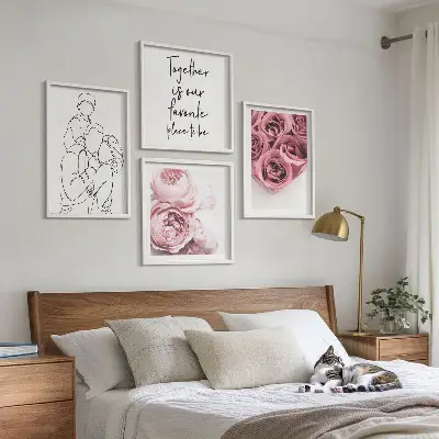 Set de 4 cuadros para salón con diseño de ramos de rosas dibujados a mano