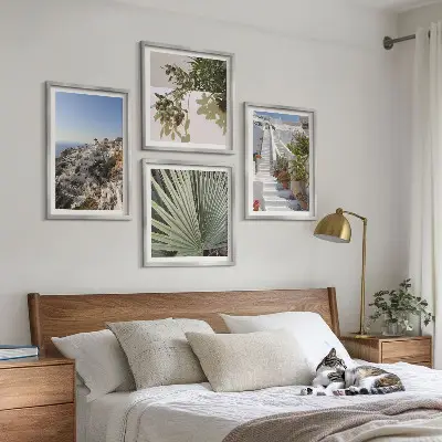 Set de cuadros modernos para salón con diseño de escaleras blancas con vistas a Santorini