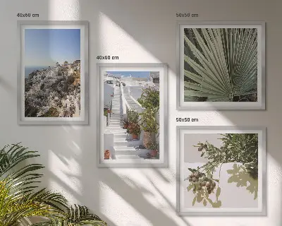Set de cuadros modernos para salón con diseño de escaleras blancas con vistas a Santorini