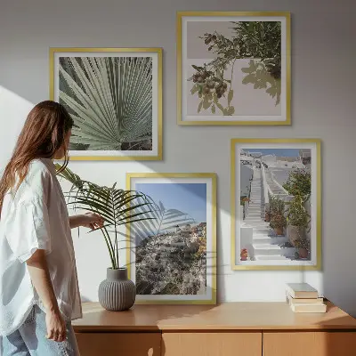 Set de cuadros modernos para salón con diseño de escaleras blancas con vistas a Santorini