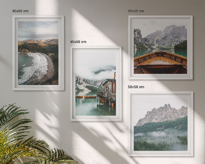 Galería de pared Casa flotante de madera en playas de montaña