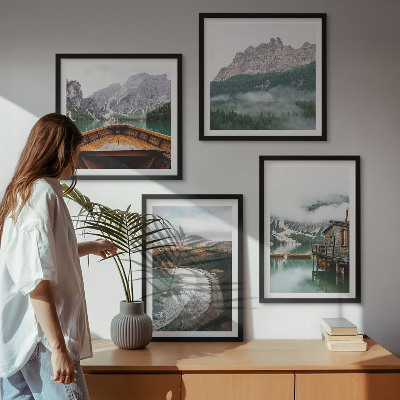 Galería de pared Casa flotante de madera en playas de montaña