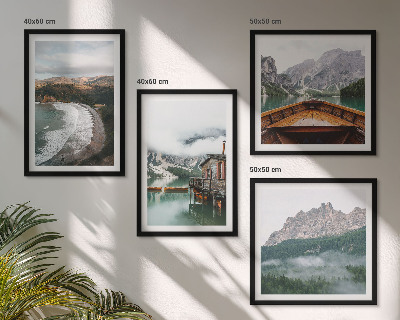 Galería de pared Casa flotante de madera en playas de montaña