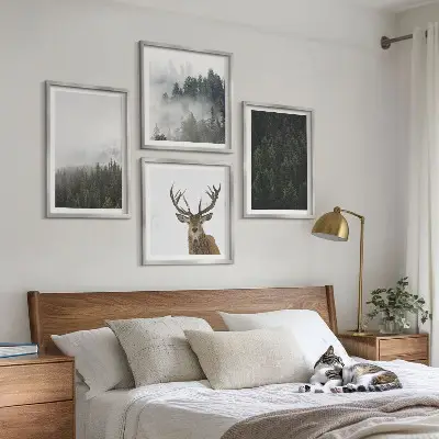 Set de cuadros modernos para salón con diseño de paisaje de bosque verde brumoso