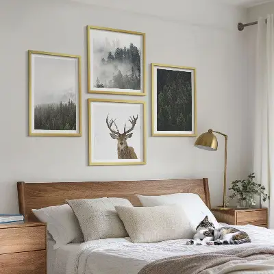 Set de cuadros modernos para salón con diseño de paisaje de bosque verde brumoso