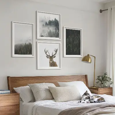 Set de cuadros modernos para salón con diseño de paisaje de bosque verde brumoso