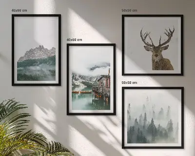 Galería de pared con diseño de montañas, lago, ciervo y niebla en una cabaña