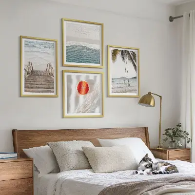 Set de 4 cuadros para salón con diseño de escaleras de madera en la playa