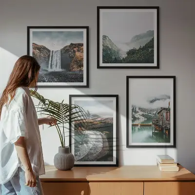 Galería de pared paisaje con montañas nubes y agua