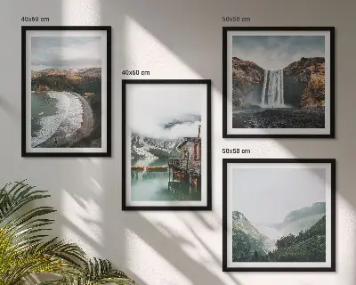 Galería de pared paisaje con montañas nubes y agua