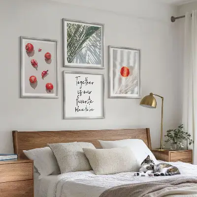 Galería de pared diseño con inscripción navideña sobre hoja de palma