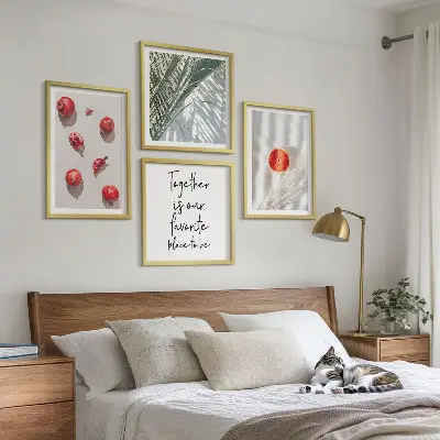 Galería de pared diseño con inscripción navideña sobre hoja de palma