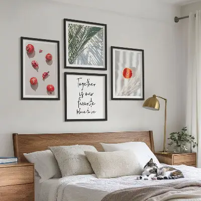 Galería de pared diseño con inscripción navideña sobre hoja de palma