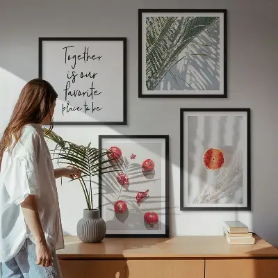 Galería de pared diseño con inscripción navideña sobre hoja de palma