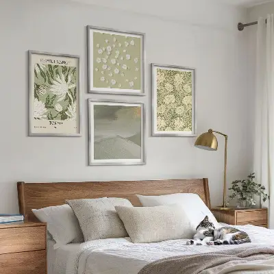 Galería de pared con abstracciones florales de estilo bohemio