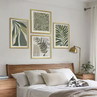 Set de cuadros modernos para salón con ilustraciones de hojas y olas en tonos pastel