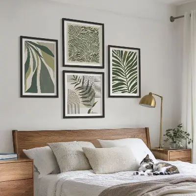 Set de cuadros modernos para salón con ilustraciones de hojas y olas en tonos pastel