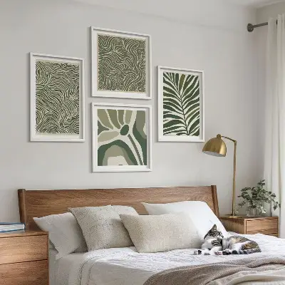 Galería de pared con patrones de hojas y formas onduladas