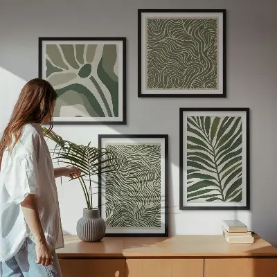 Galería de pared con patrones de hojas y formas onduladas
