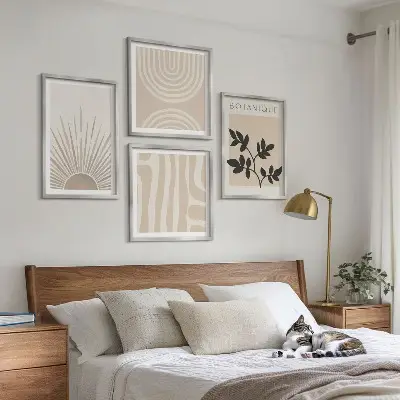 Galería de pared de motivos abstractos con plantas