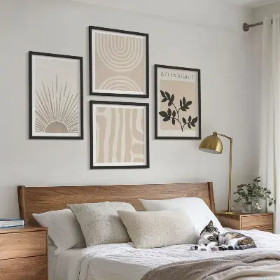 Galería de pared de motivos abstractos con plantas