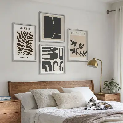 Galería de pared con pósteres minimalistas de plantas