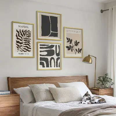 Galería de pared con pósteres minimalistas de plantas